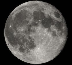 Image of the full moon by Luc Viatour